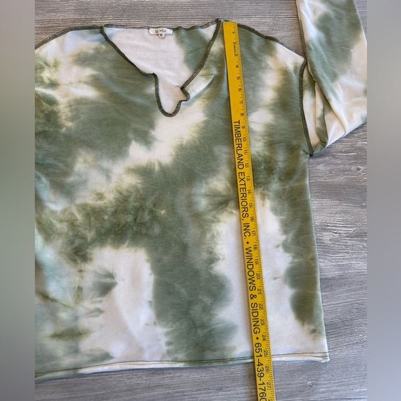 La Miel Women’s Sweatshirt Size Medium V-Neck Long Sleeve Green & White Tie Dye. - Picture 7 of 8